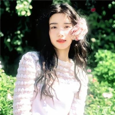 和红色中国人看电视